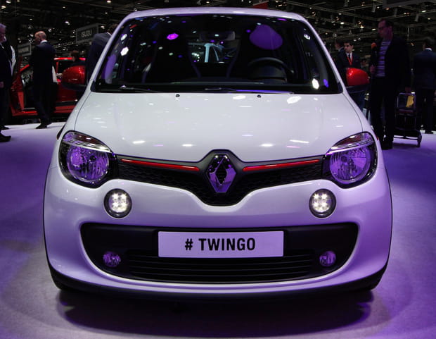 La citadine use de ses charmes