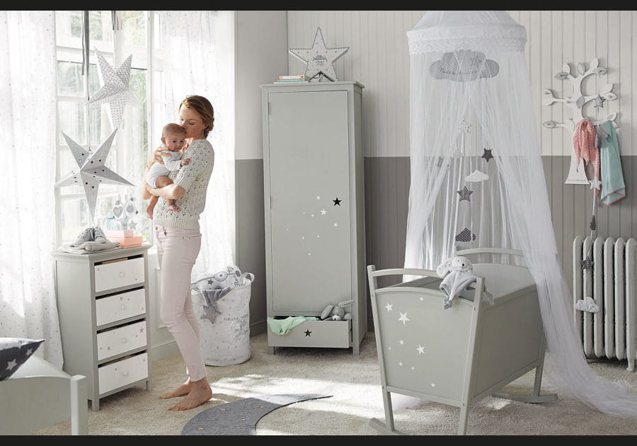 Une chambre &eacute;toil&eacute;e