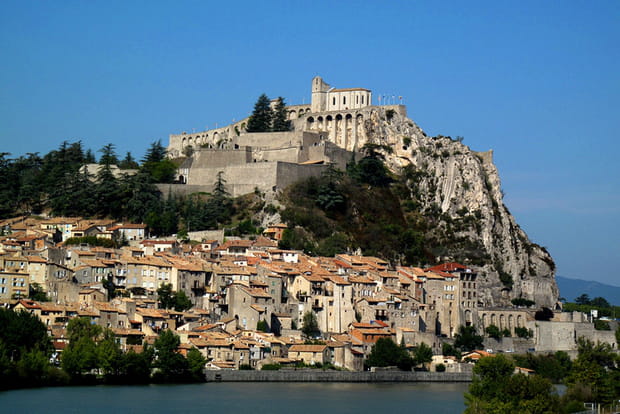 Sisteron, perchée sur un éperon rocheux