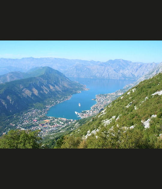 Surplombant Kotor