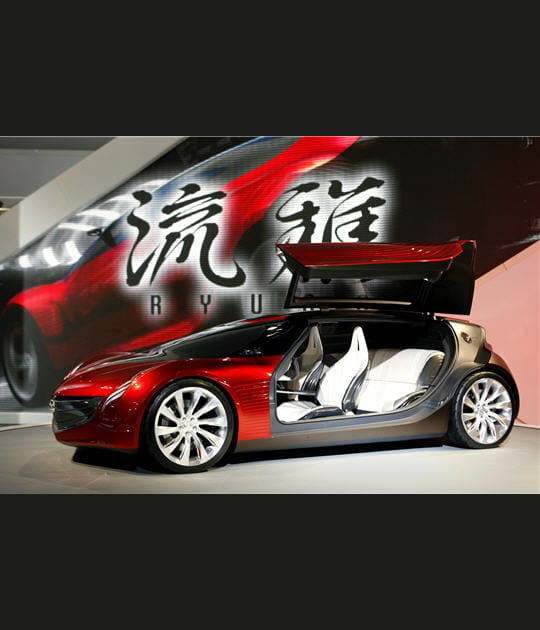 Mazda Ryuga, profil&eacute;e et &eacute;lanc&eacute;e