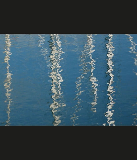 Reflets dans le port