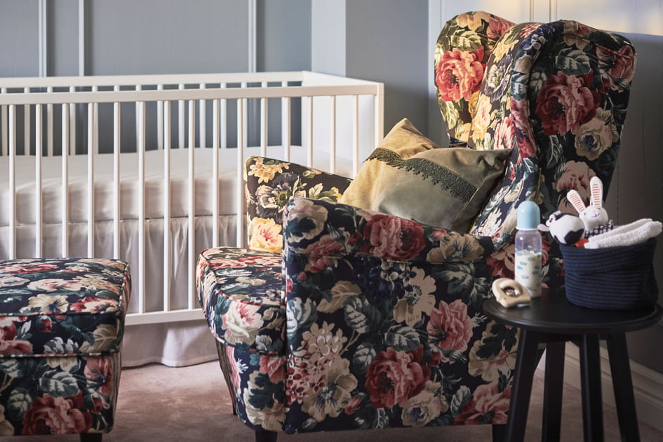 Une pi&egrave;ce de mobilier fleuri