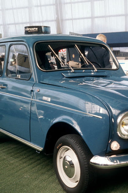 Il a sillonn&eacute; la France en Renault 4L