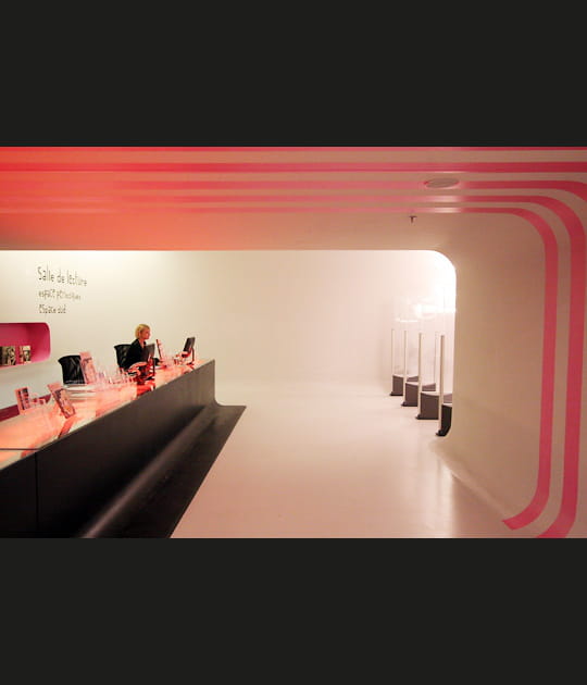 L'entr&eacute;e de la biblioth&egrave;que