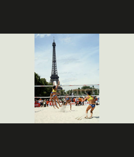 Beach-volley sous la Tour Eiffel