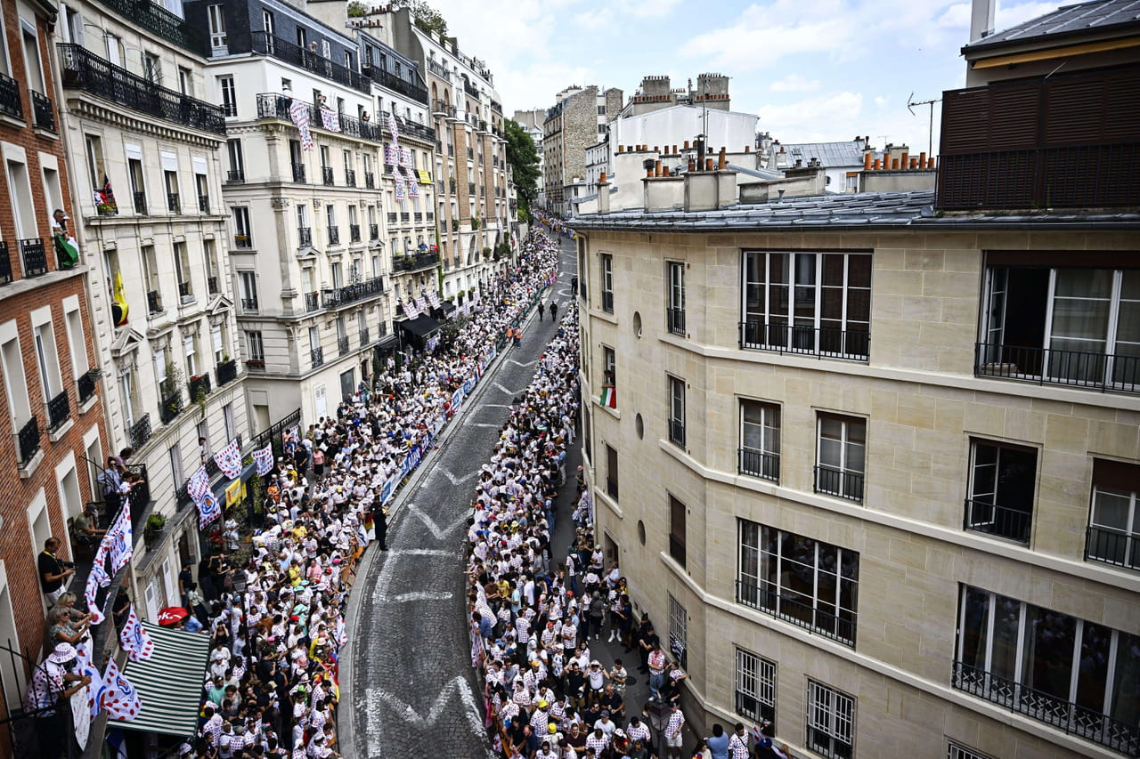 DIRECT. Tour de France 2025 : la pluie perturbe l'arrivée à Paris et à la Butte Montmartre, suivez la 21e étape