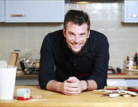 Norbert, commis d'office : Stéphane et son escalope normande à l'ivoirienne / Roxane et son gâteau sans gluten