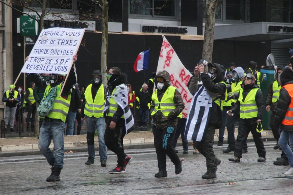 Gilets jaunes&nbsp;: les images choc &agrave; Paris