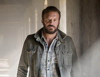 Alex Hugo, la mort et la belle vie : Sur la route