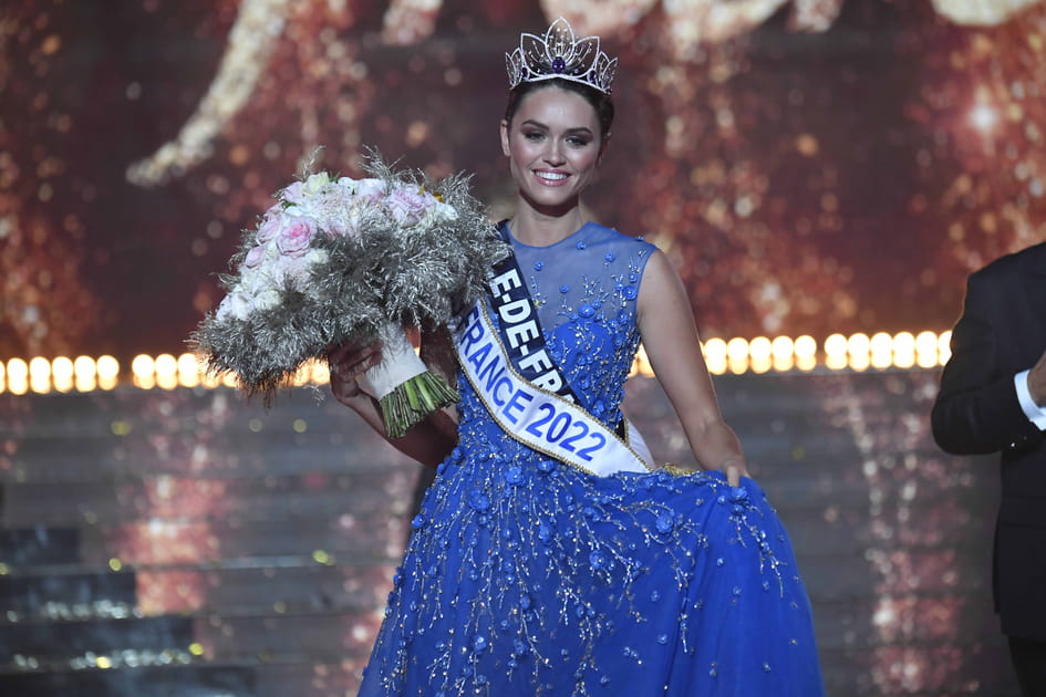Diane Leyre radieuse apr&egrave;s son sacre de Miss France