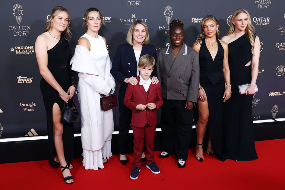 La d&eacute;l&eacute;gation f&eacute;minine de Chelsea sur le tapis rouge