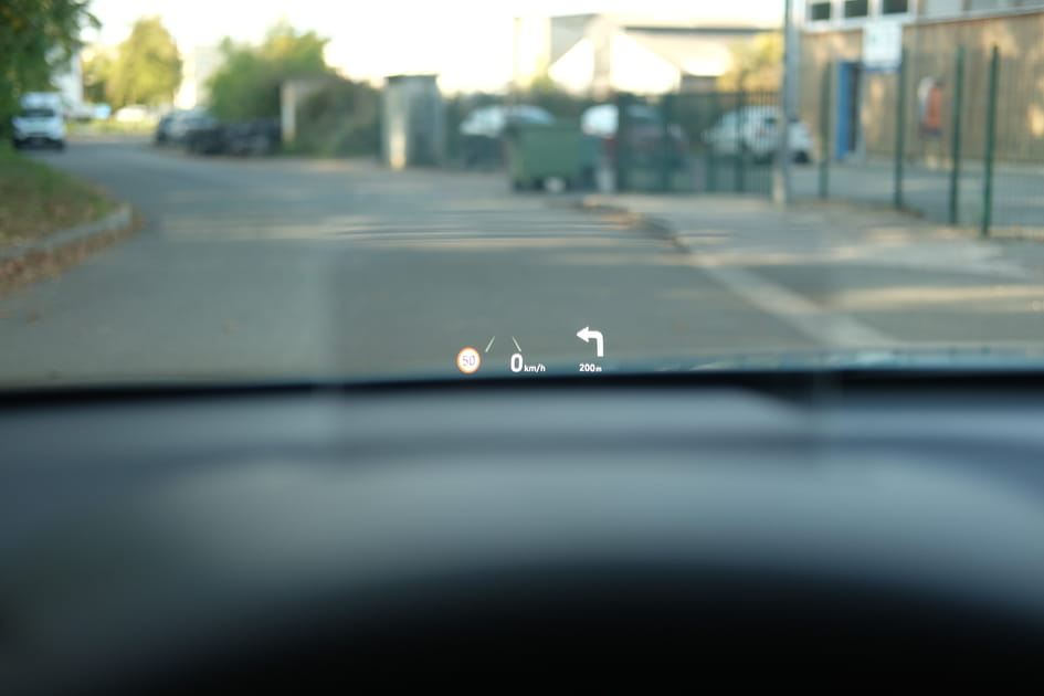 Zoom sur l'affichage t&ecirc;te haute du Kona Electric