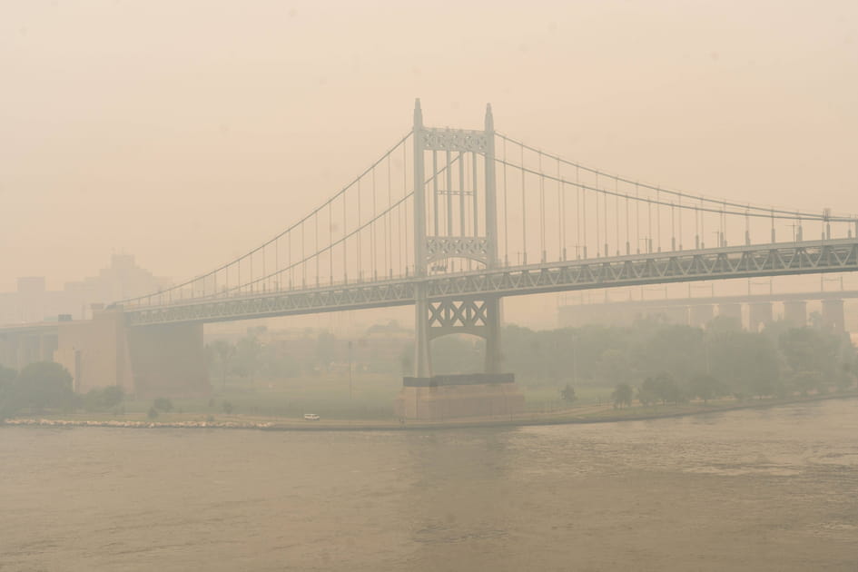 Le pont Kennedy dans la brume