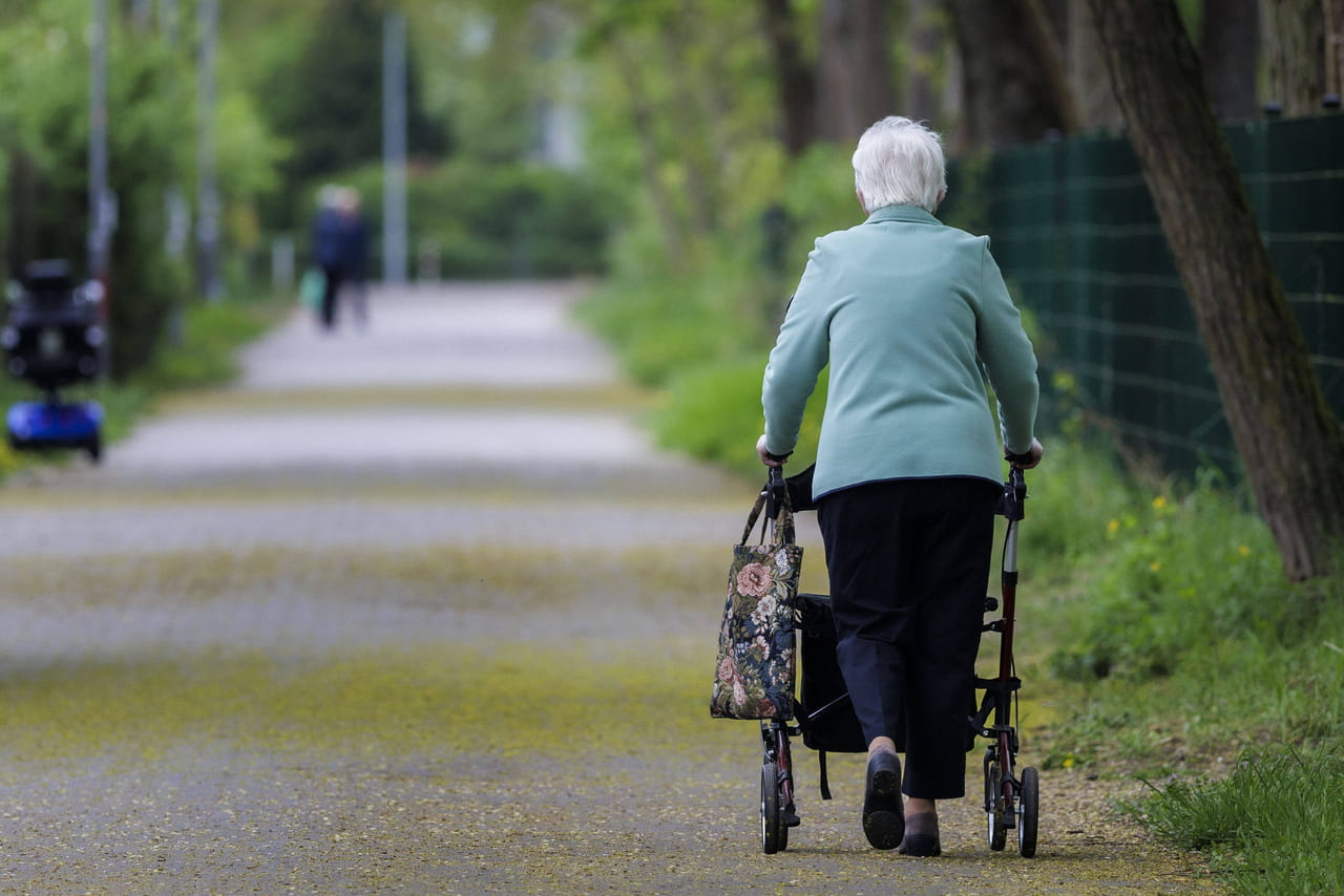 Il touche la pension de retraite de sa mère à sa place pendant des années, la police n'est pas au bout de ses surprises