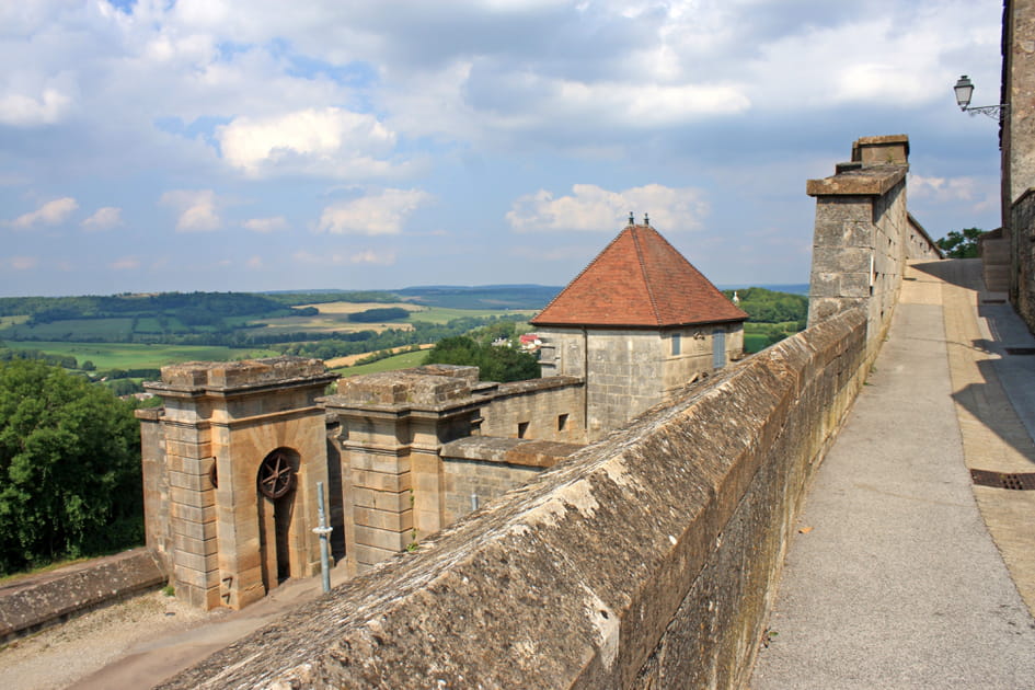 La citadelle de Langres, une &quot;forteresse &agrave; 2&nbsp;t&ecirc;tes&quot; d&eacute;fendue par 8&nbsp;km d'enceinte