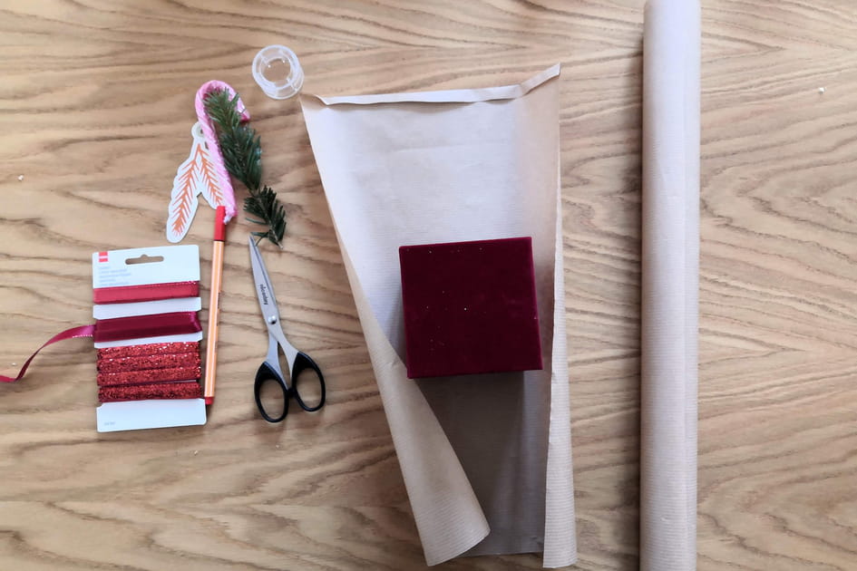 Faire un paquet cadeau facilement&nbsp;: le mat&eacute;riel