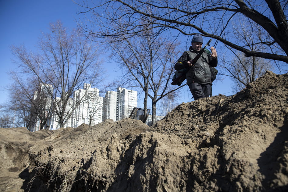 Une tranch&eacute;e creus&eacute;e &agrave; Kiev