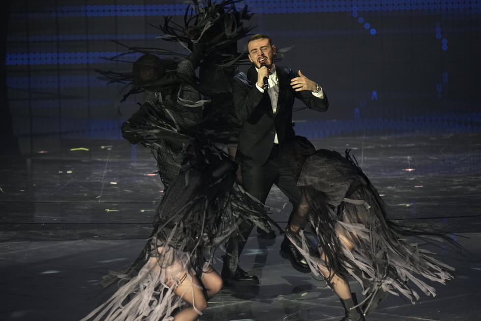 Ochman, le candidat polonais, chante &quot;River&quot;