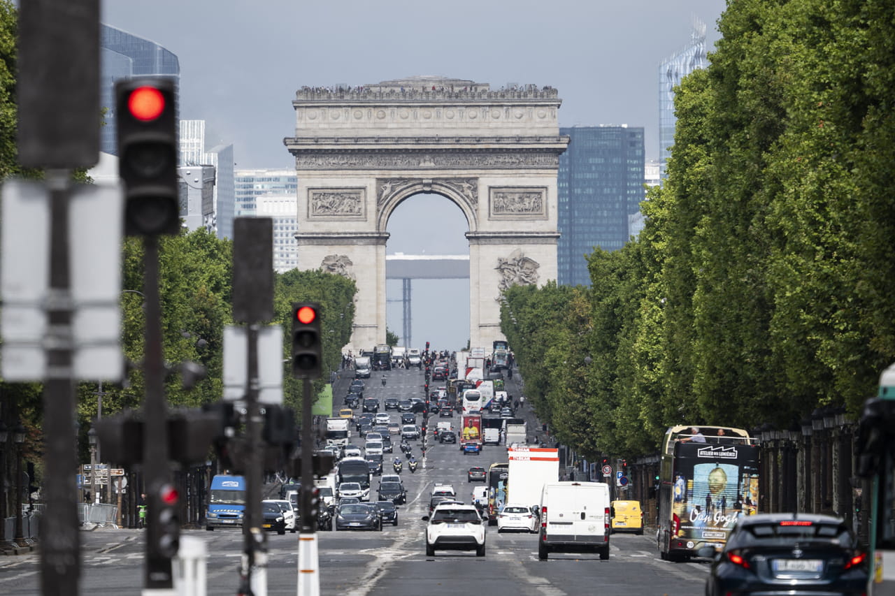 Qui est l'homme qui a allumé sa cigarette sur la tombe du Soldat inconnu ?