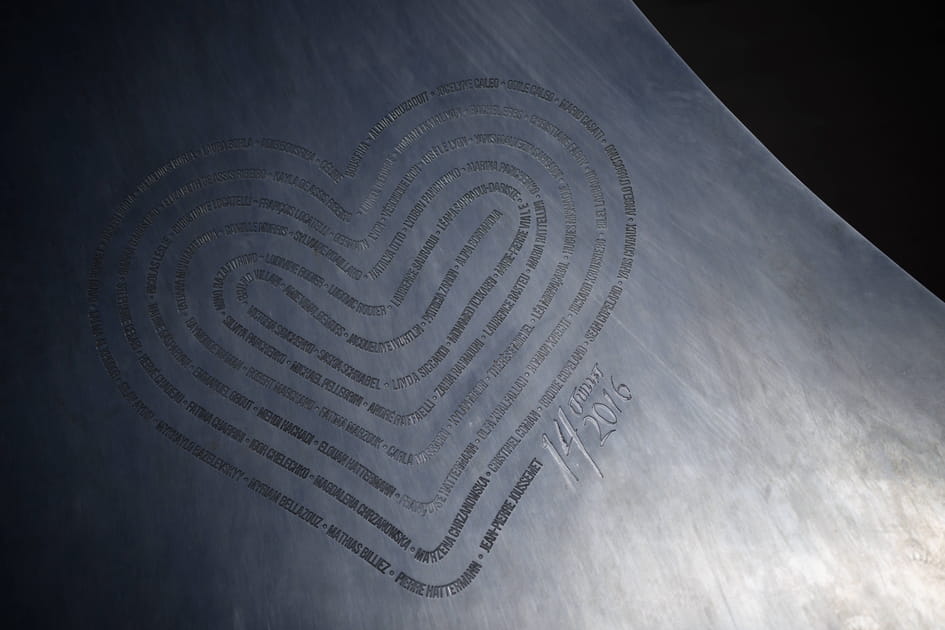 Un coeur m&ecirc;lant les noms des victimes