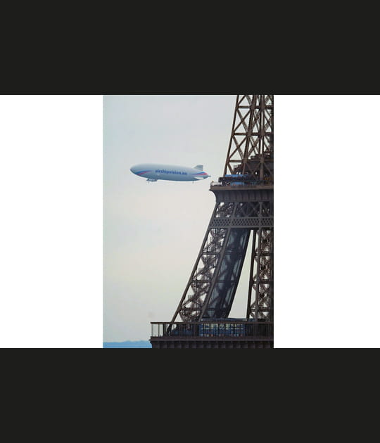 Survol de la Tour Eiffel