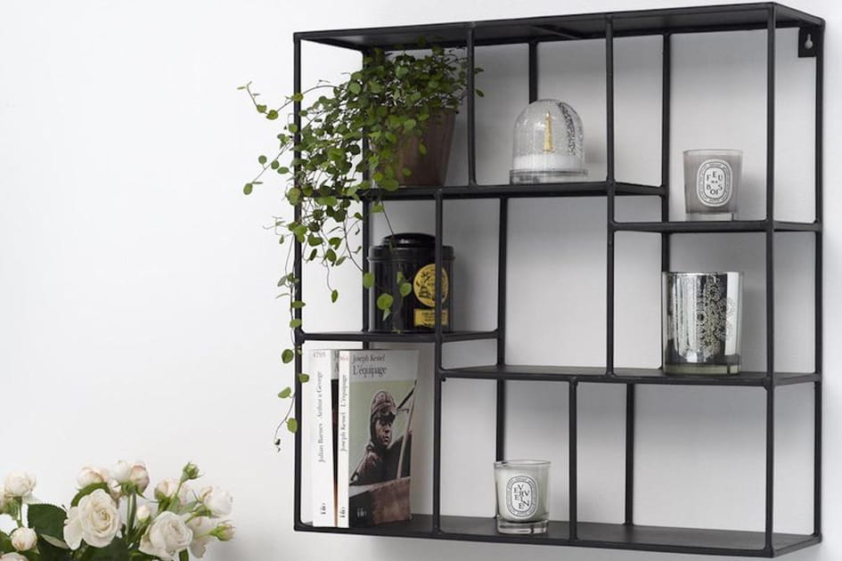Une &eacute;tag&egrave;re carr&eacute;e design