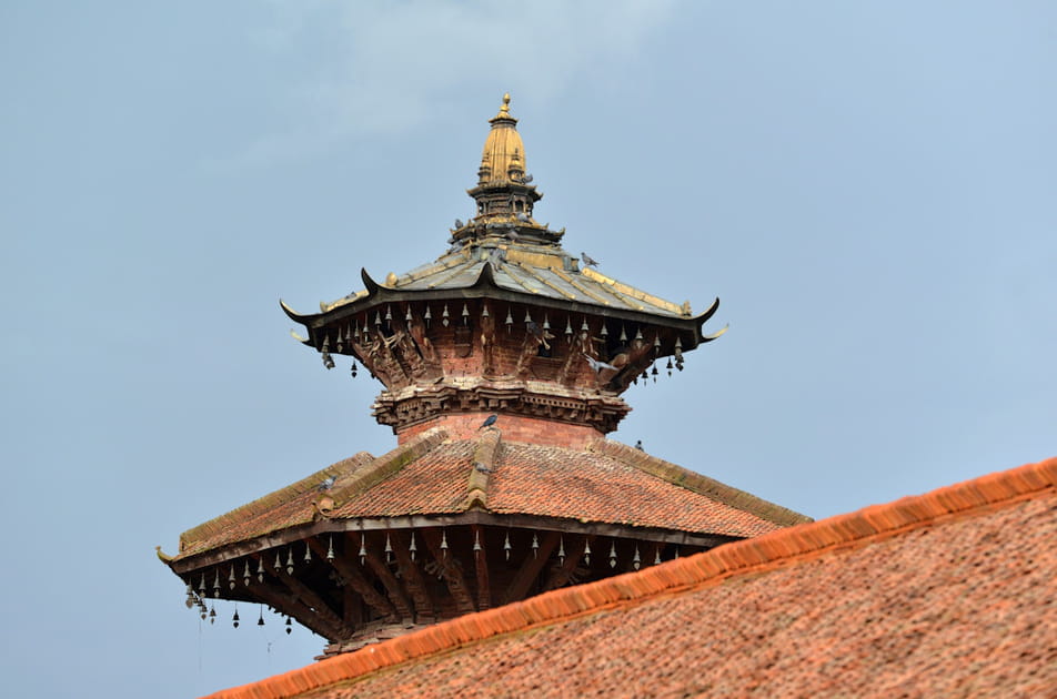 Le toit d'un temple avant le s&eacute;isme