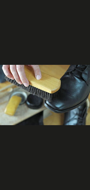 Nettoyer les chaussures en cuir