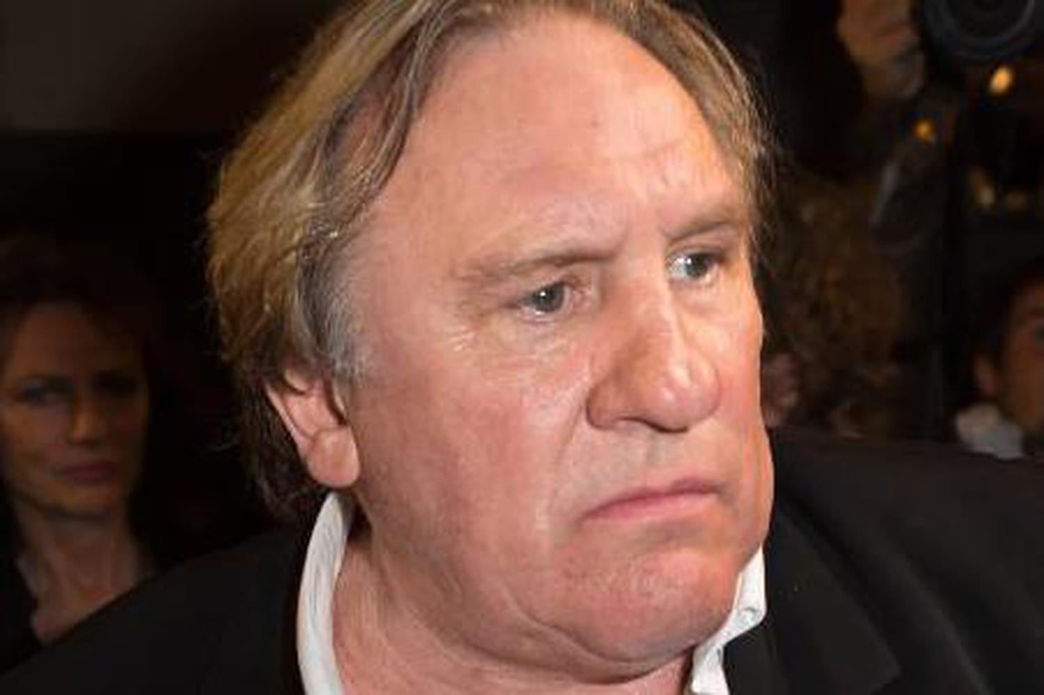 Gérard Depardieu répond à la une de Charlie Hebdo sur Catherine Deneuve, "c'est bête, con et méchant"