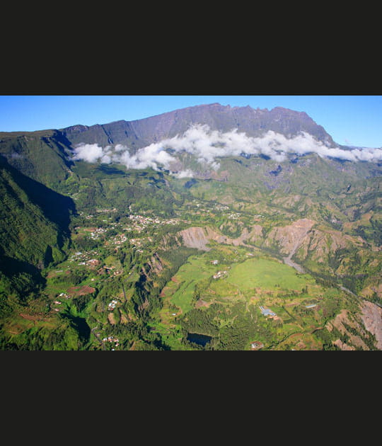 Vue a&eacute;rienne du cirque de Salazie
