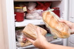 "Les bactéries E.Coli, salmonelles et listeria survivent" : cette erreur que l'on fait tous en congelant du pain est risquée pour la santé