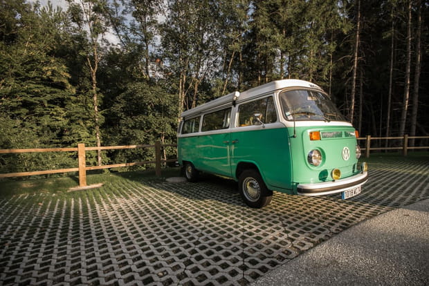 Un combi Volkswagen des années 1970 en Haute-Savoie