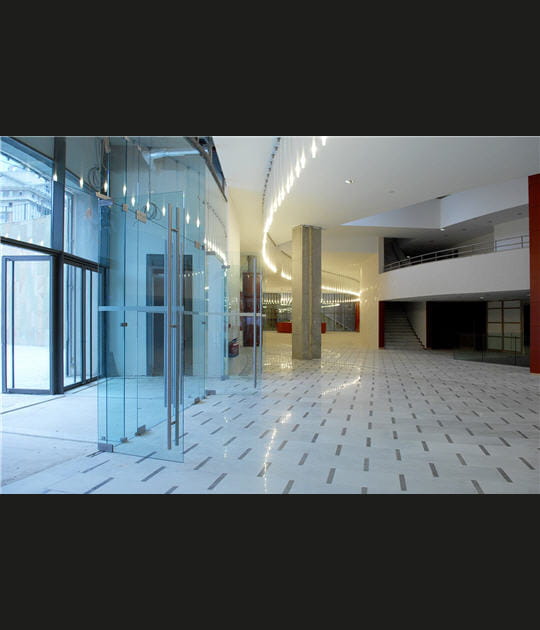 Un hall lumineux