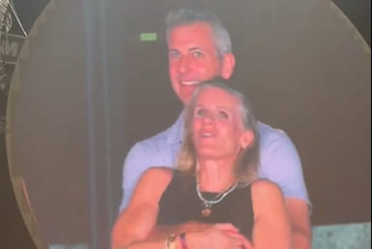 Le PDG d'Astronomer filmé en kiss cam avec sa maîtresse au concert de Coldplay, sa femme réagit