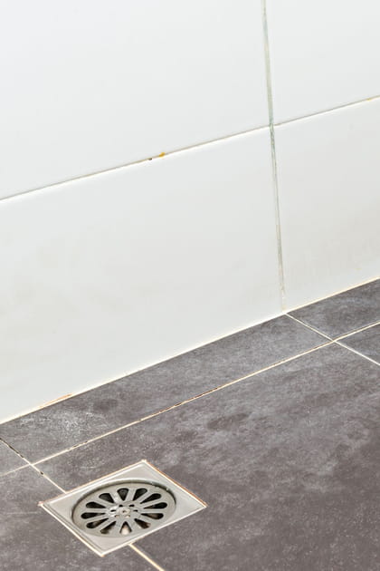 Voici une technique sans produit chimique utilis&eacute;e par les plombiers pour d&eacute;boucher une douche