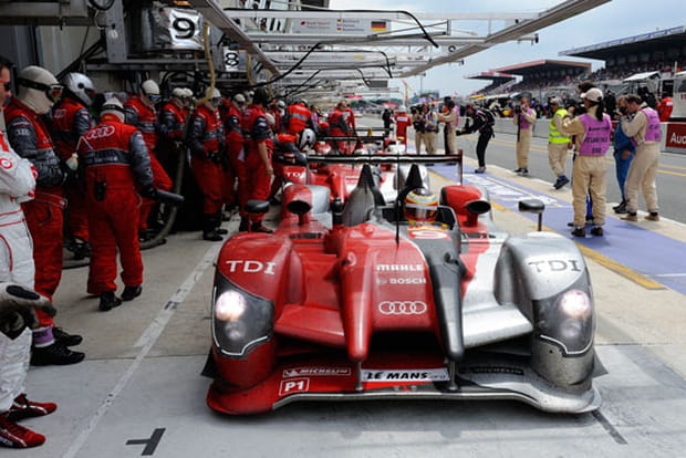 14h30 : Ravitaillement des trois Audi