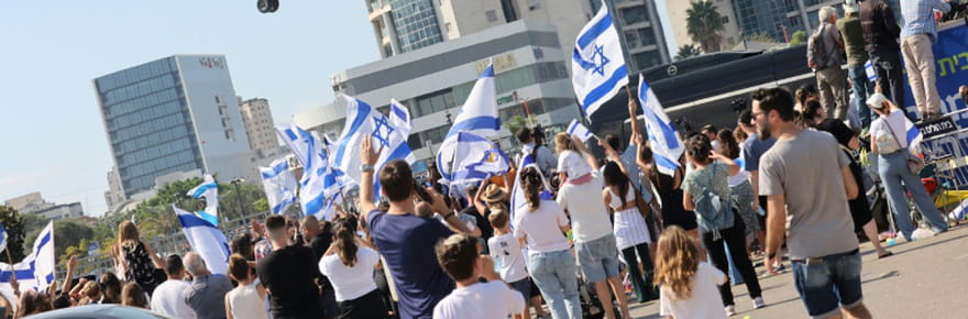 &quot;Matan, mon amour, c'est fini la guerre!&quot;, lance la m&egrave;re d'un otage isra&eacute;lien lib&eacute;r&eacute;