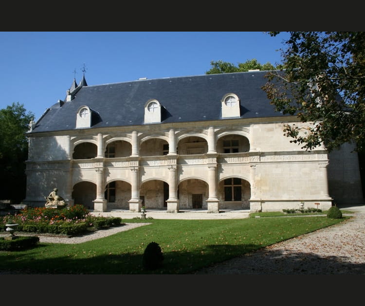 Le Ch&acirc;teau de Dampierre-sur-Boutonne