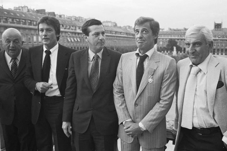 Alain Delon pr&eacute;sent lors de la remise de la l&eacute;gion d'honneur &agrave; Jean-Paul Belmondo