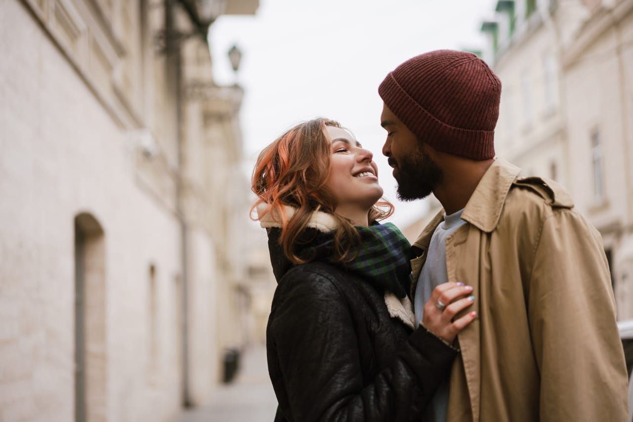 On sait qui des hommes ou des femmes trompent le plus leur conjoint, c'est très serré