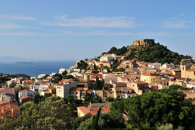 L'imposant château de Begur
