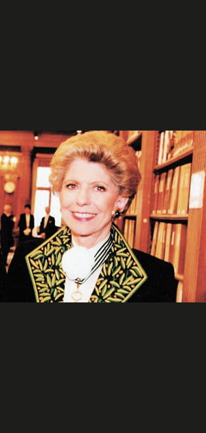H&eacute;l&egrave;ne Carr&egrave;re d'Encausse&nbsp;: grand officier de la L&eacute;gion d'honneur