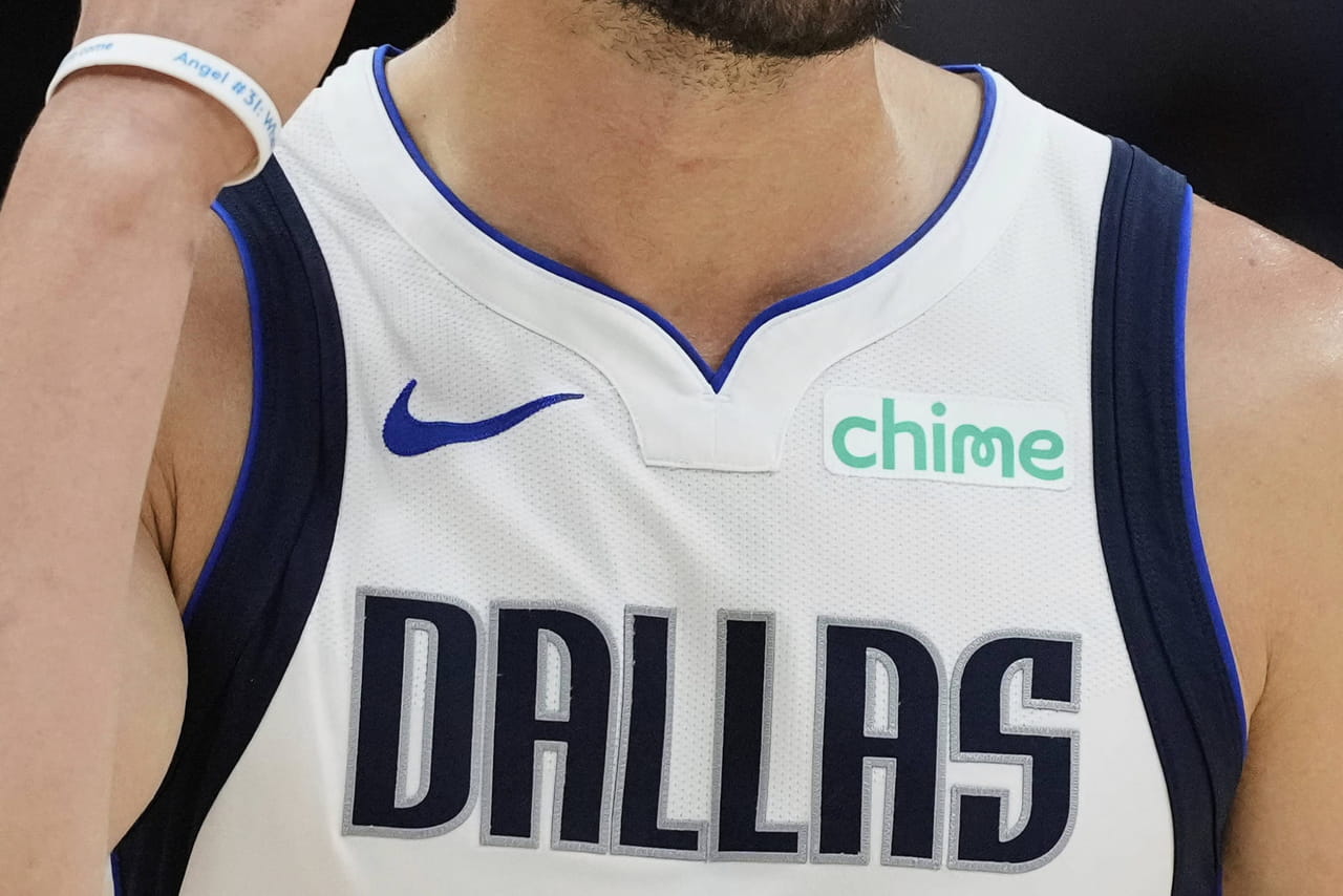Il était un joueur des Dallas Mavericks en NBA, il est désormais le plus grand joueur de l'histoire du football