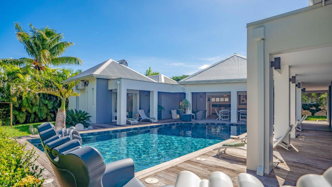 7. Villa en Guadeloupe avec piscine centrale