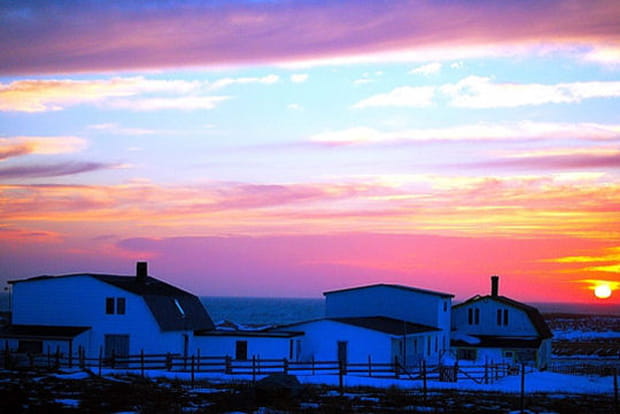 Petites maisons enneigées à Miquelon
