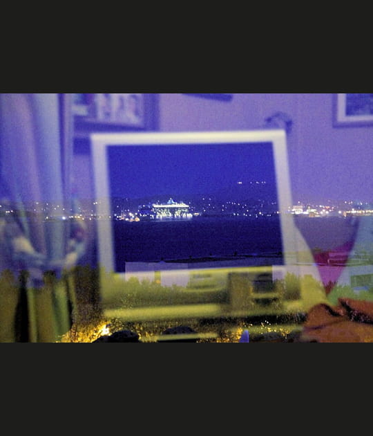 Fen&ecirc;tre avec vue sur fond d'&eacute;cran