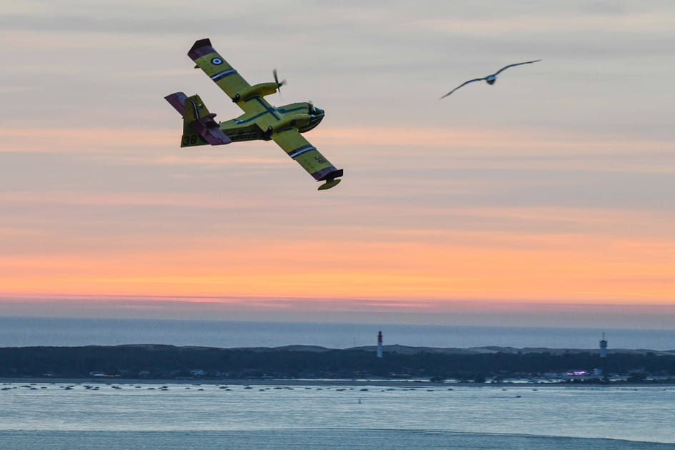 Canadair sur fond de &quot;carte postale&quot;