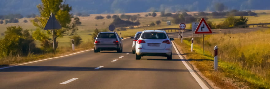 Peut-on d&eacute;passer plusieurs v&eacute;hicules d'un seul coup&nbsp;? Ce que dit vraiment le Code de la route