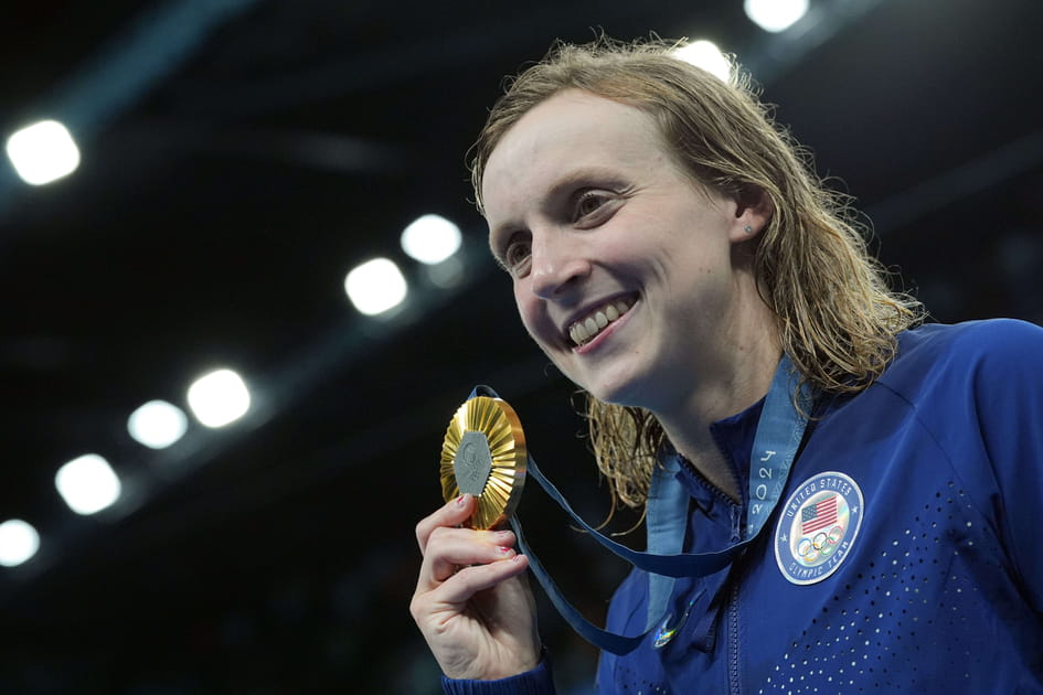Katie Ledecky porte drapeau des USA